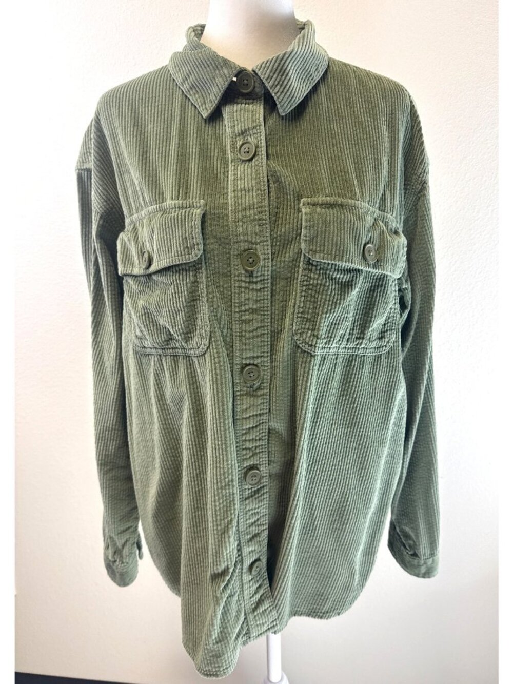 American Eagle Olive Green Corduroy Button-Up Shirt Pockets Oversized Fit Small